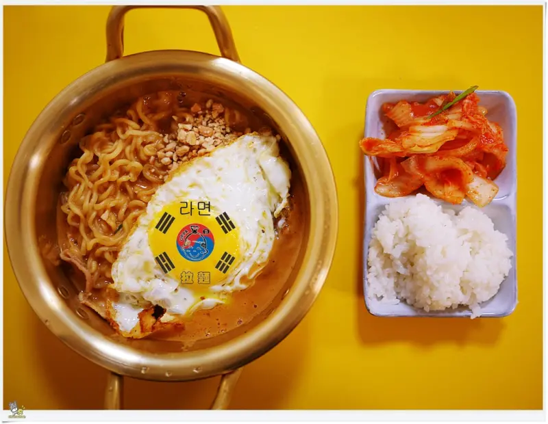 ◊ 韓式拉麵專賣 口味多種 花生拉麵一吃上癮難忘美味 ➩ 龍歐爸韓式拉麵 板橋韓式料理 板橋美食 亞東技術學院