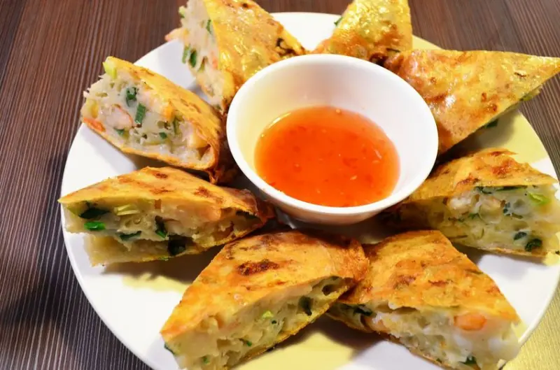 恆春美食_阿嘉耕逃小翠越南美食│超級大份量！月亮蝦餅有如蛋糕一樣厚！ - 愛伊特candy的分享樂園