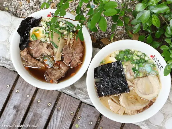 台中美食│大和拉麵-東海店 大和製麵所〃台中拉麵店推薦！拉麵自製，口感超Q彈，激推原味肉骨茶，肉量給的超大氣～        
      