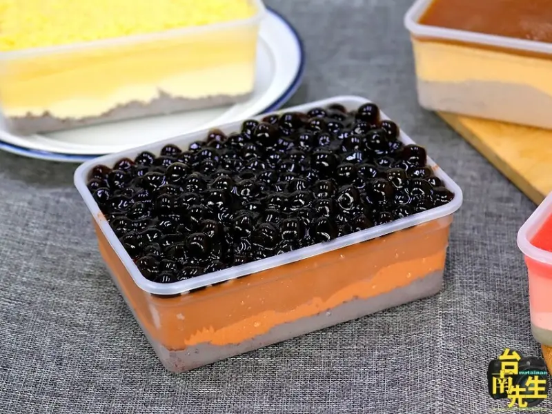 台南下午茶甜點／五星級主廚最新研發／每日限量供應／寶盒系列多層次豐富口感／一種蛋糕兩種吃法／真材實料CP超高