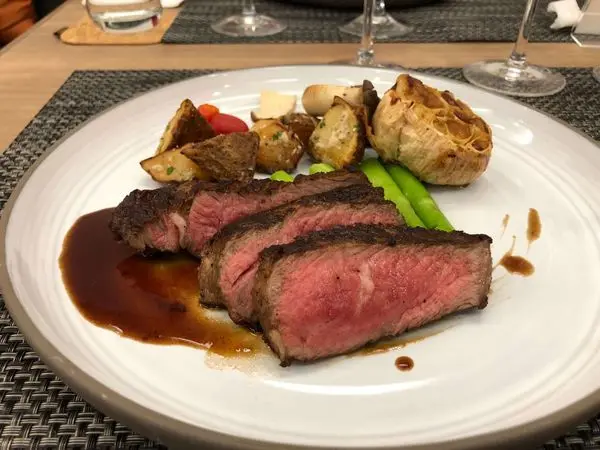 高雄食記【Chic Pastry 奇可烘焙 迎秋餐酒饗宴】美國Prime肋眼菲力牛排 佐 紅酒醬／伊比利豬老饕上蓋肉／香煎北海道大干貝