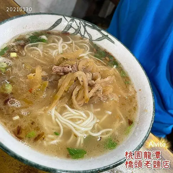 【桃園。龍潭】↠文文吃吃↠飄香62年、老字號客家榨菜肉絲麵｜橋頭老麵店 近龍潭大池、龍潭南天宮、龍元宮
