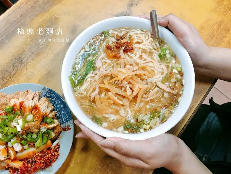 桃園龍潭 | 橋頭麵店/橋頭老麵店，隱藏於巷弄內飄香萬里的榨菜肉絲麵 /銅板美食 / 排隊美食 / 桃園一日遊 / 龍潭必吃 ▲女子的休假計劃▼