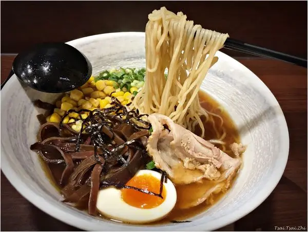 [台北大安]初丸食堂(延吉街上)|平價好吃初丸經典醬油拉麵$99元|另有香濃蒜味、雪花牛拉麵、特製飯食和每日限量日式炸物等選擇