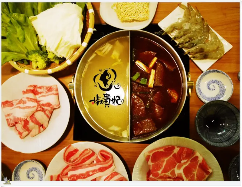 ◊ 眷村老宅改建歐式庭園風 裡頭吃的竟是麻辣火鍋 ➩ 椒貴妃麻辣鍋 完整菜單 自強新村 老眷村 板橋體育館 林家花園 板橋麻辣火鍋 板橋戶政事務