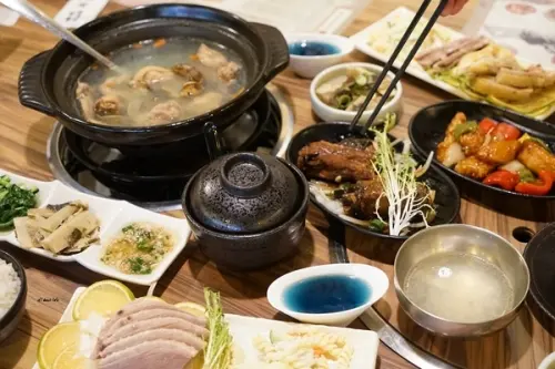 老饕私藏 向上市場30年的好味道 極品閹雞超好吃 阿源私房菜        
      