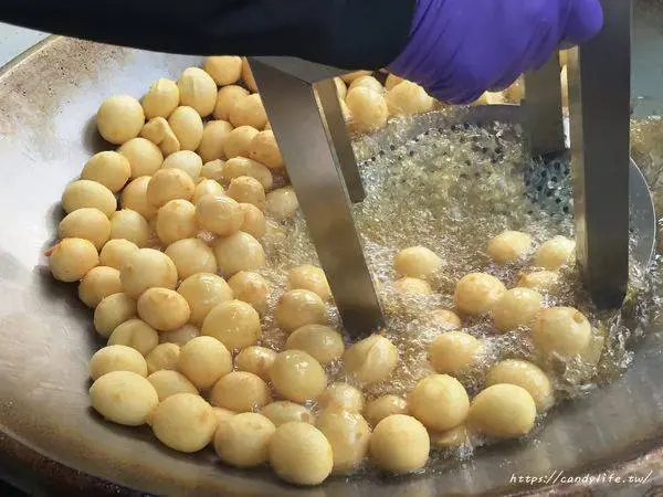 台中美食│紅心地瓜球〃台中必吃地瓜球！網友強力推薦，大顆又好吃，兩包50超划算～        
      