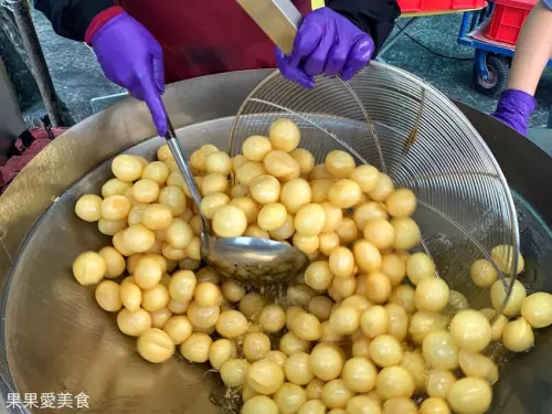 一顆顆金黃香酥Q彈有嚼勁的地瓜球 ,油質乾淨好放心       平價又大顆   紅心地瓜球 大里總店