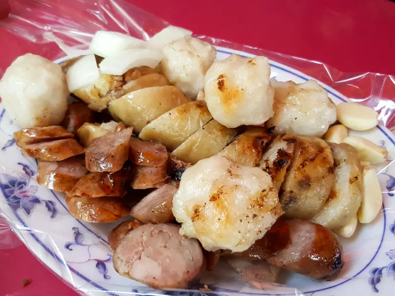 【澎湖馬公】阿豹香腸攤 澎湖必吃下午茶 台式關東煮湯超好喝