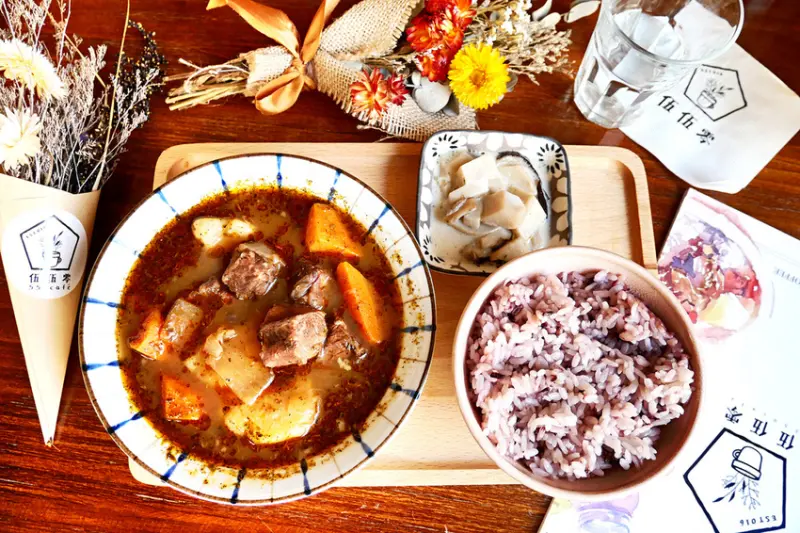 [台北士林] 文青必來~我在伍伍零-咖啡與餐與乾燥花有個約會