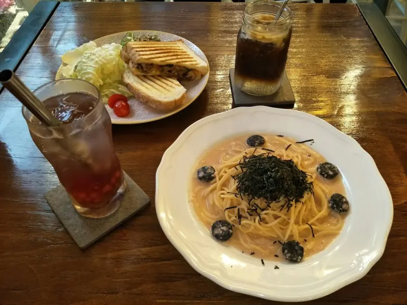 "芝山美食" 捷運芝山站早午餐/簡餐/鬆餅/咖啡推薦 【伍伍零-咖啡與餐  】充滿綠植寧靜的美味夢幻咖啡店~ 休憩聊天聚會的幽靜好去處!!