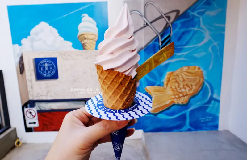 台中西區│Kinber金帛手製-清新綠意彩繪牆的金帛霜淇淋二店.有聖代.霜淇淋和鯛魚燒 - 藍色起士的美食主義