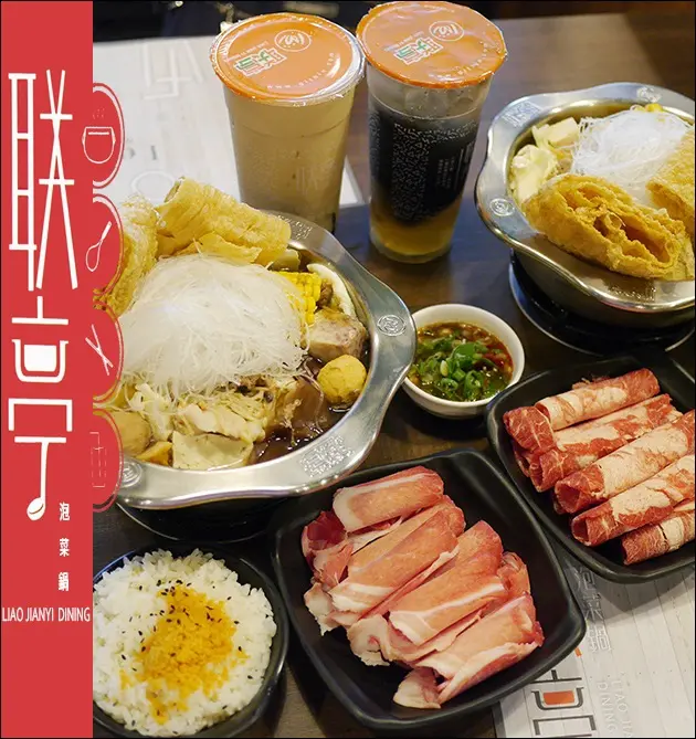 【台中大里小火鍋】联亭泡菜鍋(大里店)，平價小火鍋、工業風設計舒適的用餐空間。提供多達30種小火鍋選擇，適合全家大小一起來用餐的地方