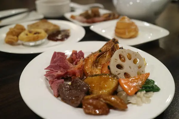 《名人會》港點、海鮮吃到飽千元有找，台北市美食自助百匯