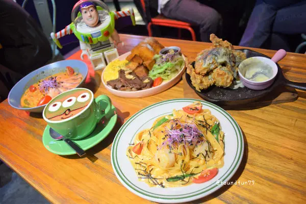 就是那隻三眼怪!夢鹿咖啡by tame moose 大理石乳酪炸雞餐酒館