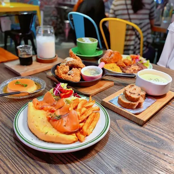 好看又好吃的熱門打卡早午餐～超浮誇大理石炸雞和三眼抹茶根本欠拍 | 【台北市大同區-中山站】夢鹿咖啡 by tame moose