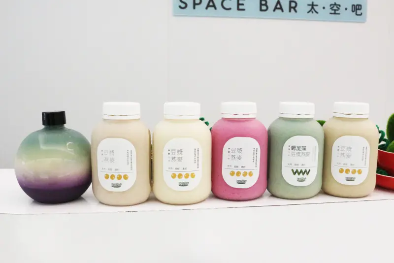 2060太空吧-燕麥豆漿&螺旋藻飲品 運動健身也能喝夢幻漸層飲品