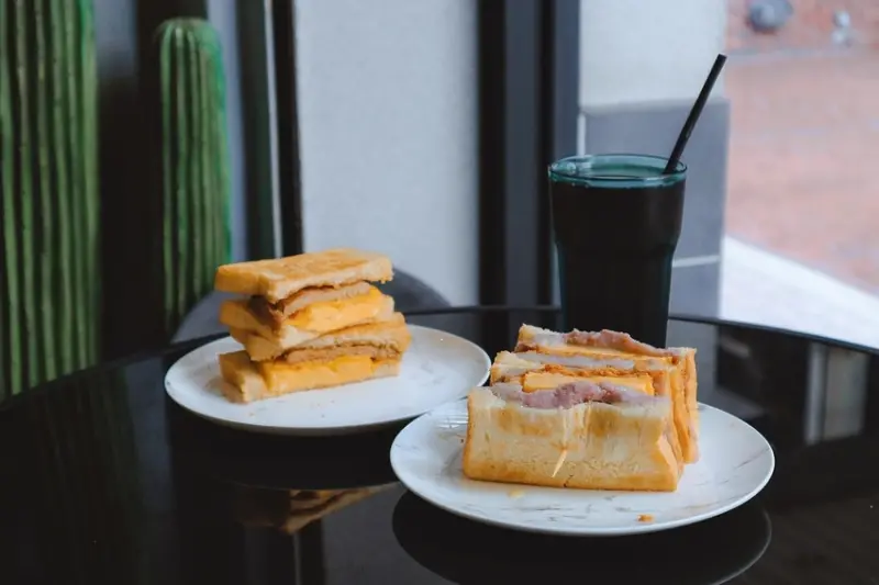 【台中炭烤土司】暮香炭烤土司大業店：IG人氣芋頭雪泥蛋，加肉鬆就不用了 /台中美食