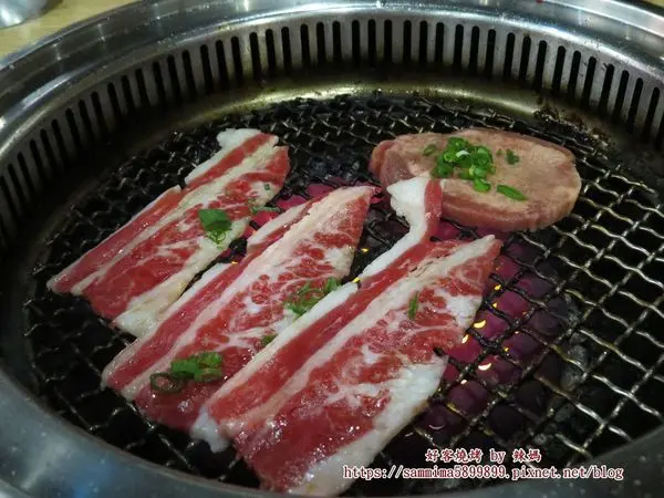 /嘉義燒烤推薦/【好客燒烤】嘉義秀泰店，高CP值的人氣燒烤店又有新菜色囉，而且嘉士伯啤酒、調酒加價喝到飽，趕快來品嚐囉！