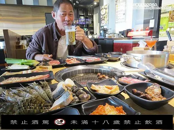 嘉義美食｜燒烤推薦【好客燒烤】嘉義秀泰店 歡樂餐658元火烤兩吃吃到飽 依喜好加價升級套餐 品嚐美味 歡樂無限