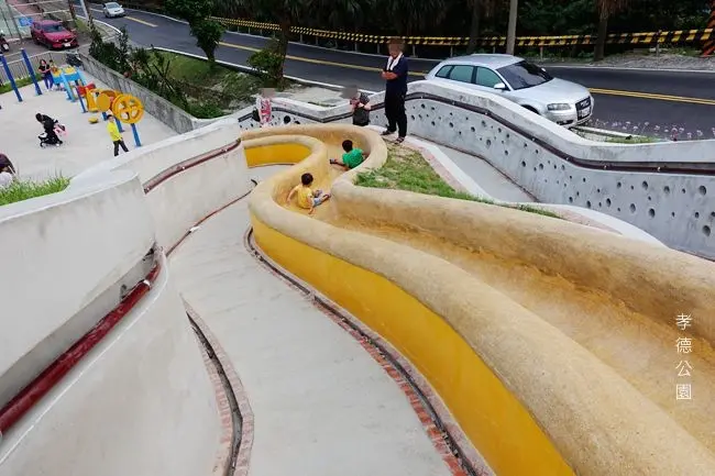 基隆溜滑梯公園 ▶ 孝德公園 ▶ 超長磨石子溜滑梯 20米磨石子滑梯讓小孩嗨翻天 #基隆新景點 #基隆無料遛小孩