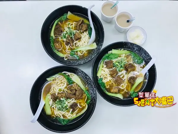 清一色牛肉麵菜單價位大公開》台中學府路中興大學美食必吃小吃餐廳～推薦紅燒牛肉麵、紅燒牛筋半麵、大四喜滿漢牛肉麵。