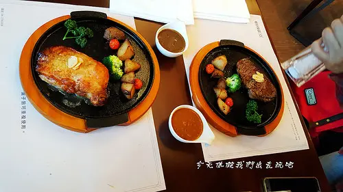 牧館牛排。藏在小巷裡的牛排。豪華享受半自助buffet吃到飽。