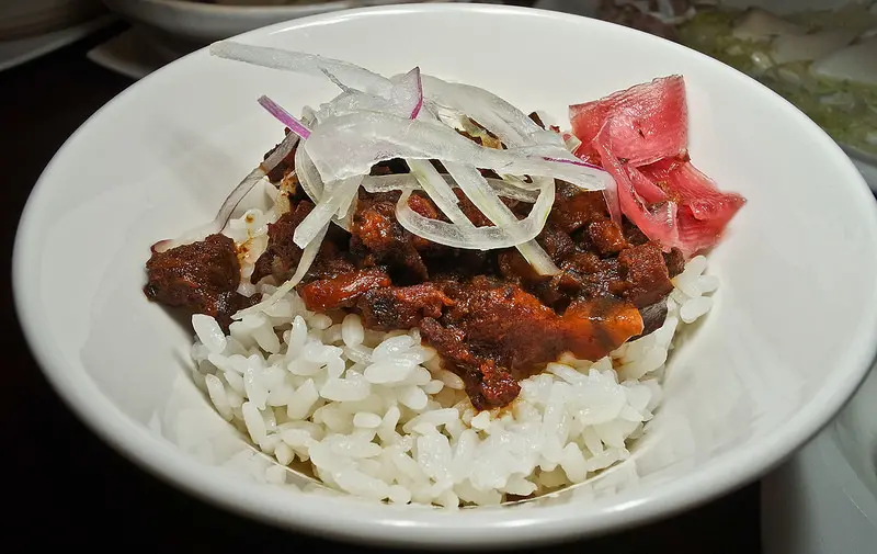 魚香肥潑火，飯細滑流匙 永康街魚鼎食場 (前漁泊食堂)令人難忘的鮪魚滷肉飯!!