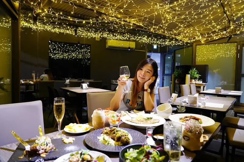 車庫改造的浪漫餐館，開幕一個月在地人才知道，用餐還送香檳！