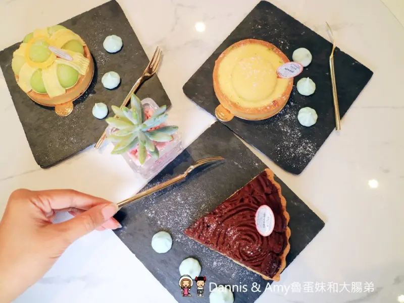 《新竹法式甜點推薦》甜甜雨法式甜點店。 在粉紅 x 大理石x 夢幻棉花雲空間下享受法國藍帶下午茶︱晶品城購物廣場1樓新竹火車站附近（影片） - Dannis & Amy魯蛋妹和大腸弟