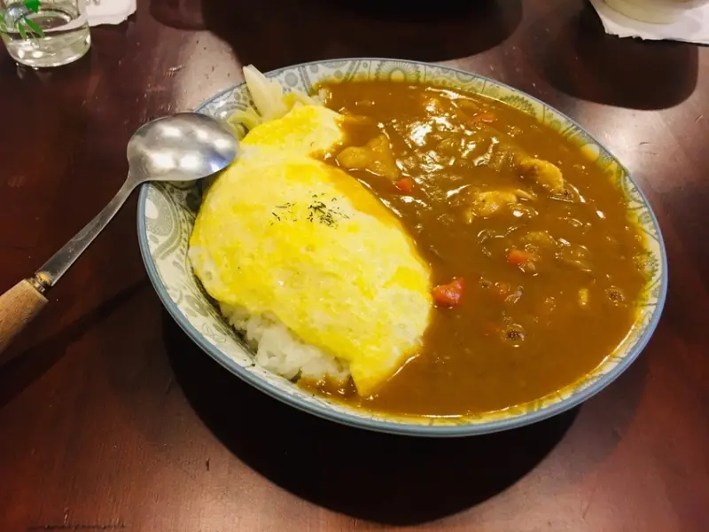 桃園龜山美味咖喱飯—銘傳大學後街平價復古潮流台式咖哩飯，眼鏡女孩 咖哩飯X咖啡X飲品