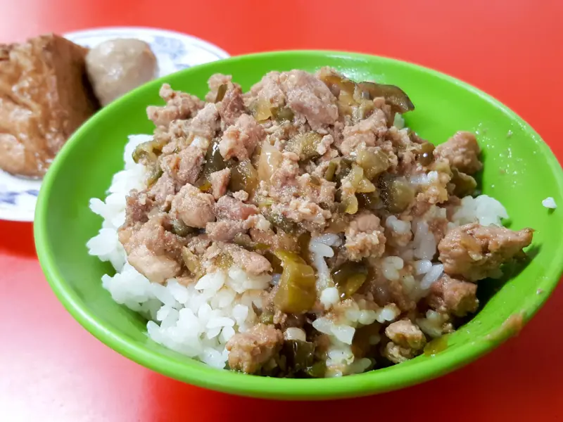 【五甲自強夜市】瓜仔肉飯 蚵仔煎 羊肉焿 古早味的宵夜食堂