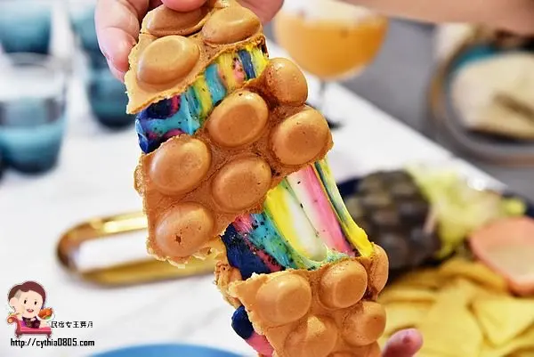超浮誇的彩虹瀑布雞蛋仔，就在桃園藝文特區這邊~IG應該又要爆了