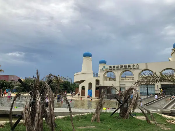 圓圓家出去玩—《新竹景點》放電遛小孩，放風箏保證不失敗《南寮漁港》戲水、觀浪、草地放風箏！