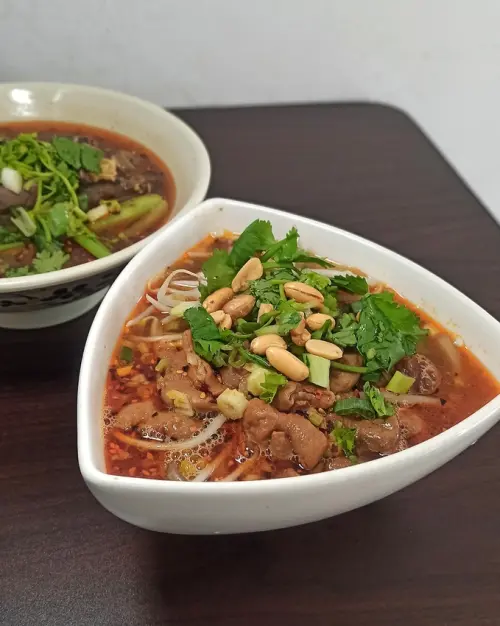 【新北蘆洲】川蜀冒菜，蘆洲特色小吃，蘆洲公車總站旁，特色四川冒菜，受歡迎的酸辣粉，附菜單