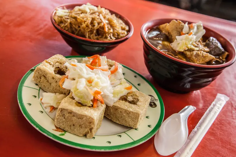 [桃園南崁]整塊酥炸脆皮臭豆腐會爆汁！清爽麻香麻辣臭豆腐～妖獸麻麻辣臭豆腐 - 大手牽小手。玩樂趣