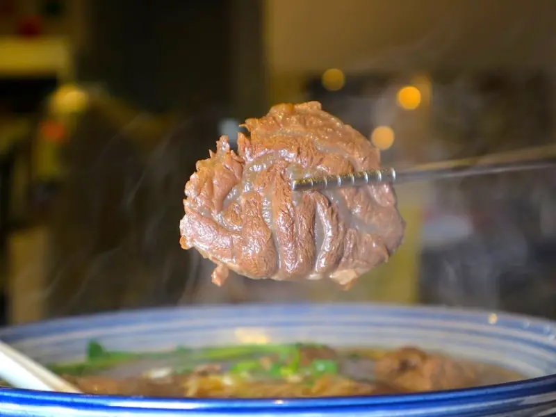 玻璃牛溫體牛豬肉火鍋：必吃紅燒牛肉麵，不吃鍋也能很滿足/另有溫體牛肉麵 - 進食的巨鼠