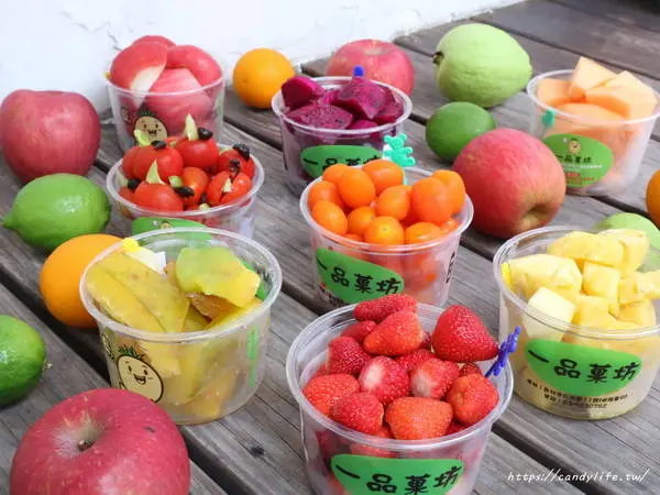 新竹美食│一品菓坊〃城隍廟旁新開冰菓室，水果鮮新現切帶著走，冰品好吃又平價，激推超浮誇超牌鮮果盅~        
      