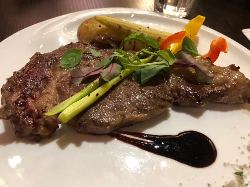 具異國風味的高水準聚會餐廳//高冠咖啡餐酒館