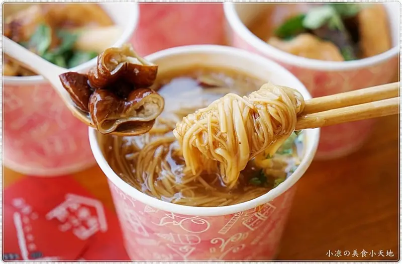 台中南區超人氣平價銅板小吃。麻辣大腸麵線VS道地台北甜不辣、一碗六吃？！平凡中的不平凡，絕對不誇張，一吃成主顧！ - 小凉的美食小天地