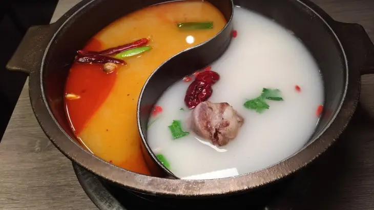 (雲林/斗六)鐵娘子 極品鍋物~用最良善的心，善待每一個如家人的客戶，多達6種湯底任君選擇 - COCO享天下(隆爸妤媽愛白白)