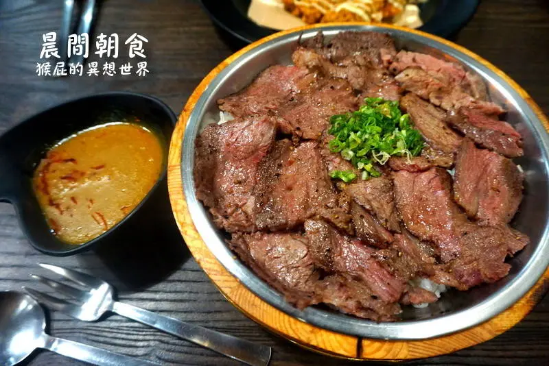 【台中美食】台中IG打卡美食-晨間朝食！限量的極餓牛魔王滿滿的肉很厲害！台中好吃咖哩推薦！(近台中SOGO) @猴屁的異想世界