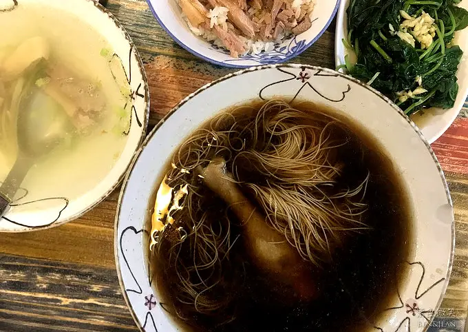 鴨寶鴨肉飯▋宜蘭五結~鴨肉飯香醇可口，當歸鴨肉麵線整隻鴨腿好好味