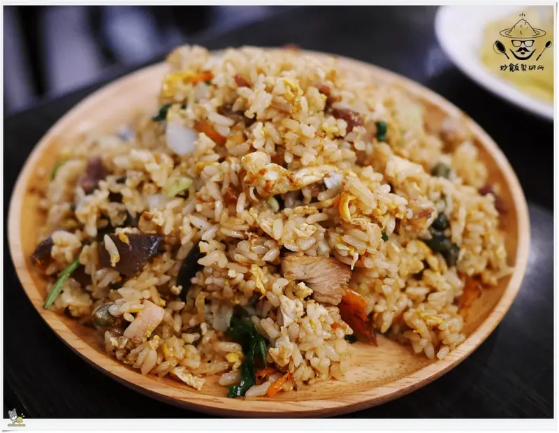 ◊ 炒飯控照過來！ 晚來吃不到～19種創意炒飯任君挑選 ➩ 炒飯製研所 新北市立圖書館總館 板橋美食 板橋愛買