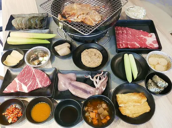 牙打燒肉-蘆洲長榮路上新開燒肉吃到飽  環境整潔明亮  餐點選擇多且食材新鮮 朋友聚餐的好地方              