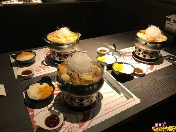 台中一中美食小火鍋》偈亭泡菜鍋菜單價位大公開！一鍋抵兩鍋份量無敵大的人氣小火鍋～台中一中街中友百貨必吃美食小吃餐廳推薦。