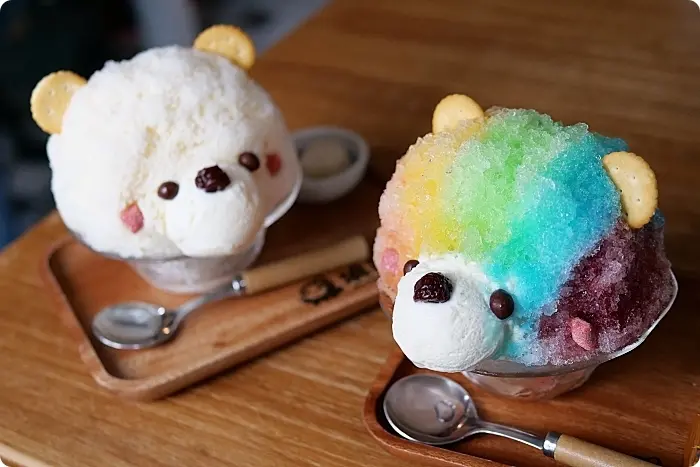 花蓮美食⎪浪花丸 かき氷•島食。文青吃冰打卡聖地，招牌八重山彩熊君X藍色富士山冰。療癒你的心！ @捲捲頭 Wonderful 品味。生活