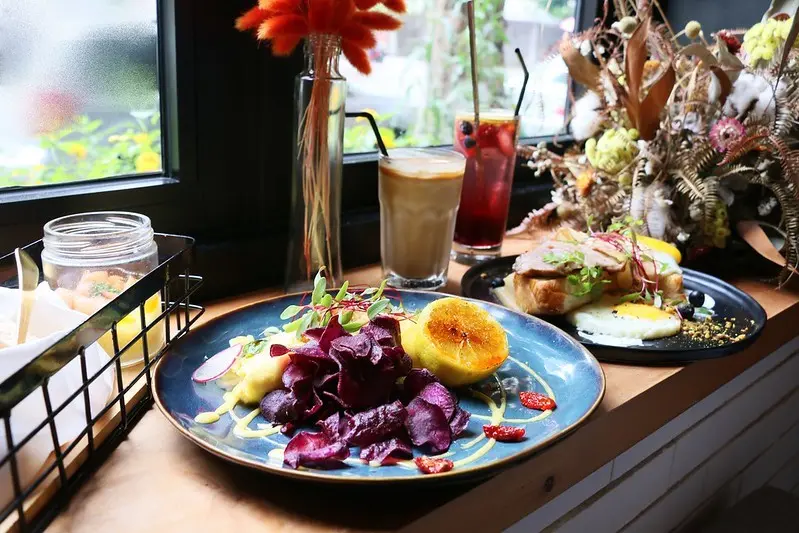 『E G G Y。什麼是蛋澳式早午餐』松山區民生社區美食，IG熱門打卡餐廳，甜點下午茶，Ubereats外送，菜單價位(捷運南京三民站)