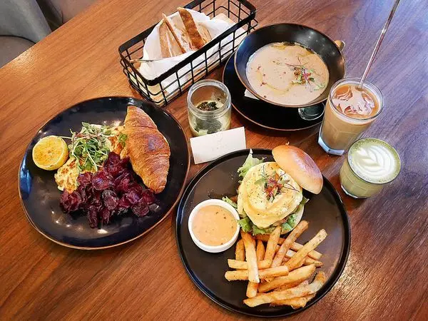 EGGY 什麼是蛋 - 台北松山區特色早午餐，各種特色蛋料理，全手工餐點連附餐都令人愛不釋手，姓王的朋友可別一次點八道
