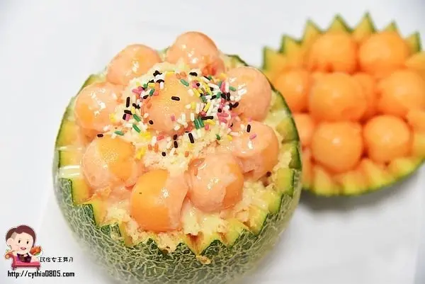 龍潭大池旁很可愛很可愛的哈密瓜恐龍蛋，下午茶就決定是你了!!